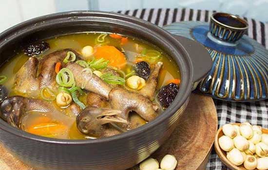 Nấu chim câu tiềm thuốc bắc qua 3 bước dễ mà ngon