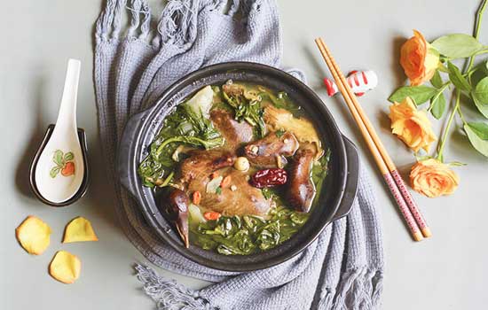 Nấu chim câu tiềm thuốc bắc qua 3 bước tại nhà